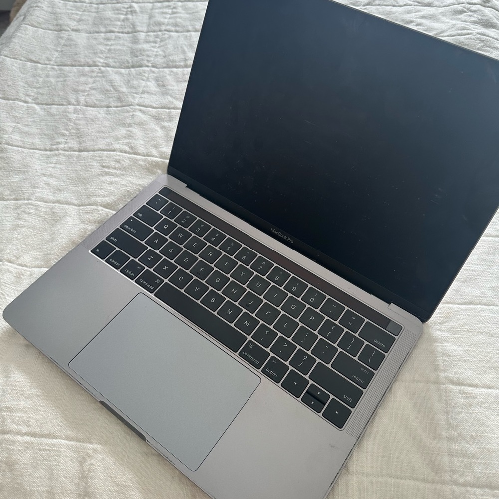 MacBook Pro 13in - Picture 2 of 5